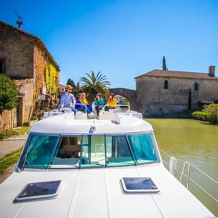 Napoleon Piscine&jacuzzi Villa *