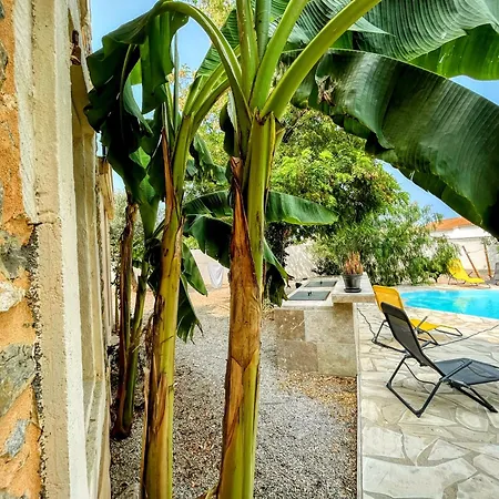 Napoleon Piscine&jacuzzi Villa