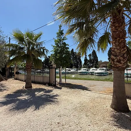 Napoleon Piscine&jacuzzi Villa *