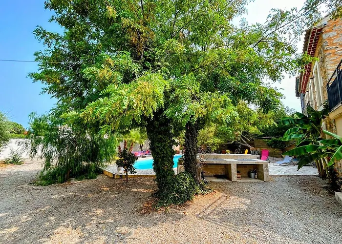 Napoleon Piscine&jacuzzi Villa *